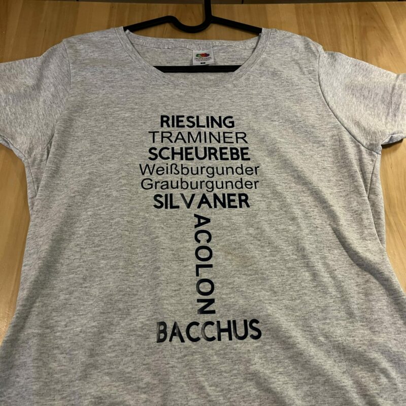 Tshirt- Weinglas aus Rebsortennamen