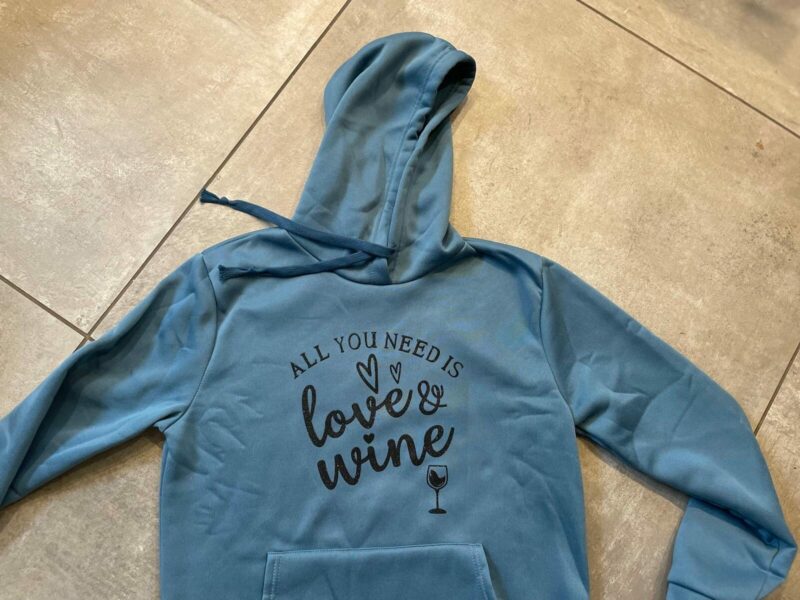 Hoodie " All you need is love & wine"
