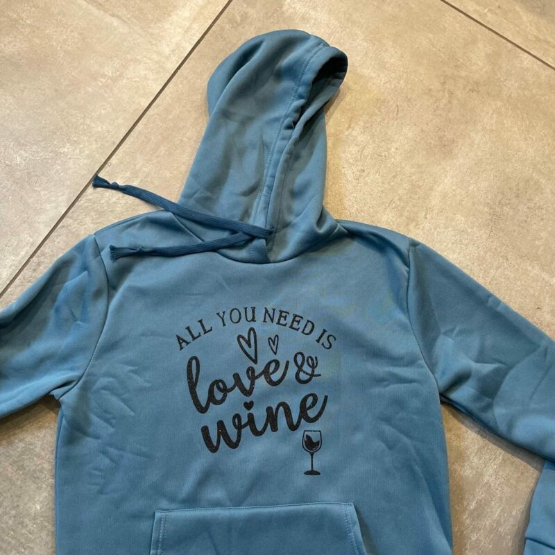 Hoodie " All you need is love & wine"