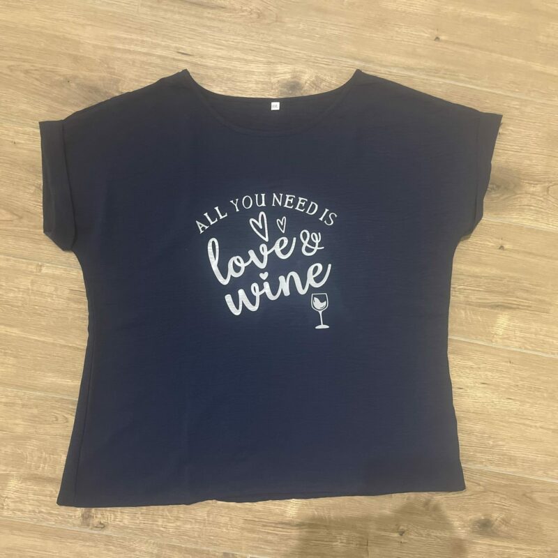 T-Shirt "all you need is love and wine"