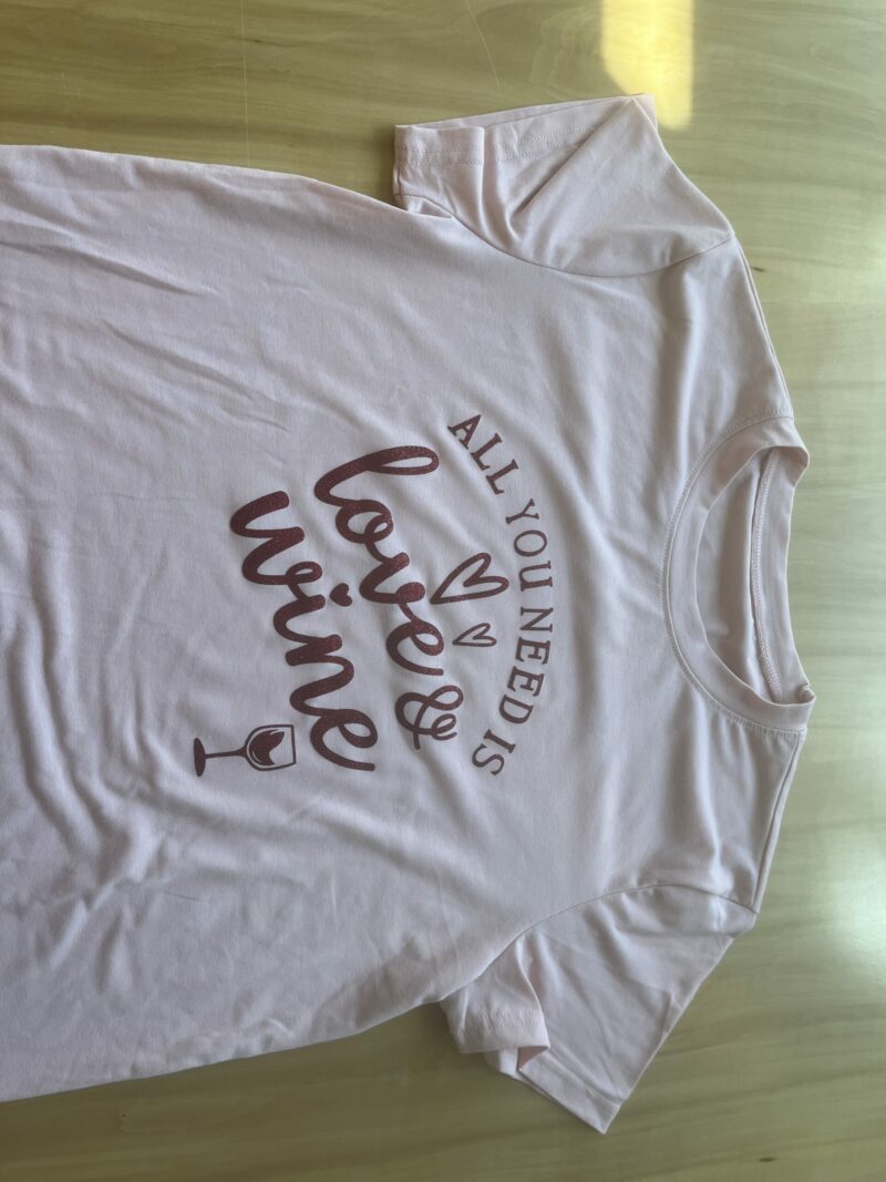 T-Shirt "all you need is love and wine" – Bild 3