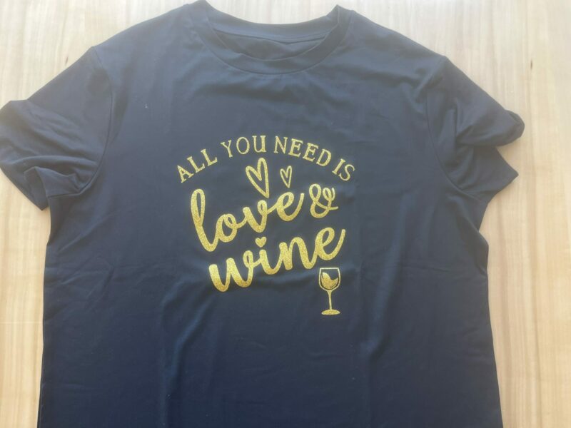 T-Shirt "all you need is love and wine" – Bild 2