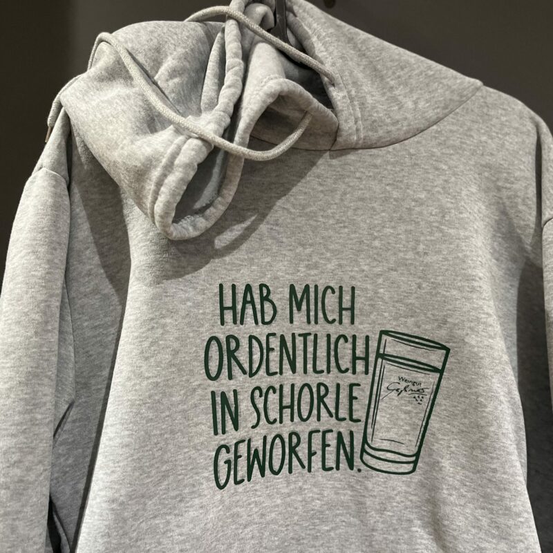 Hoodie "Hab mich Ordentlich in Schorle Geworfen"